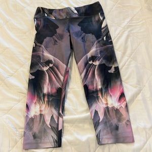 Inspire Capris. Size XS. Beautiful Print.